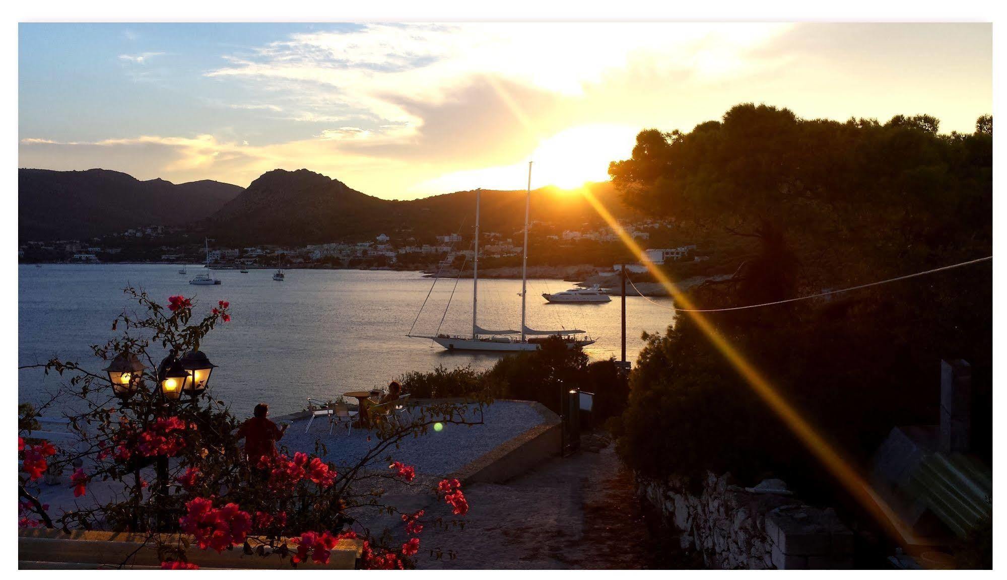 Kavos Bay Seafront Hotel Agia Marina (Aegina) Exterior foto